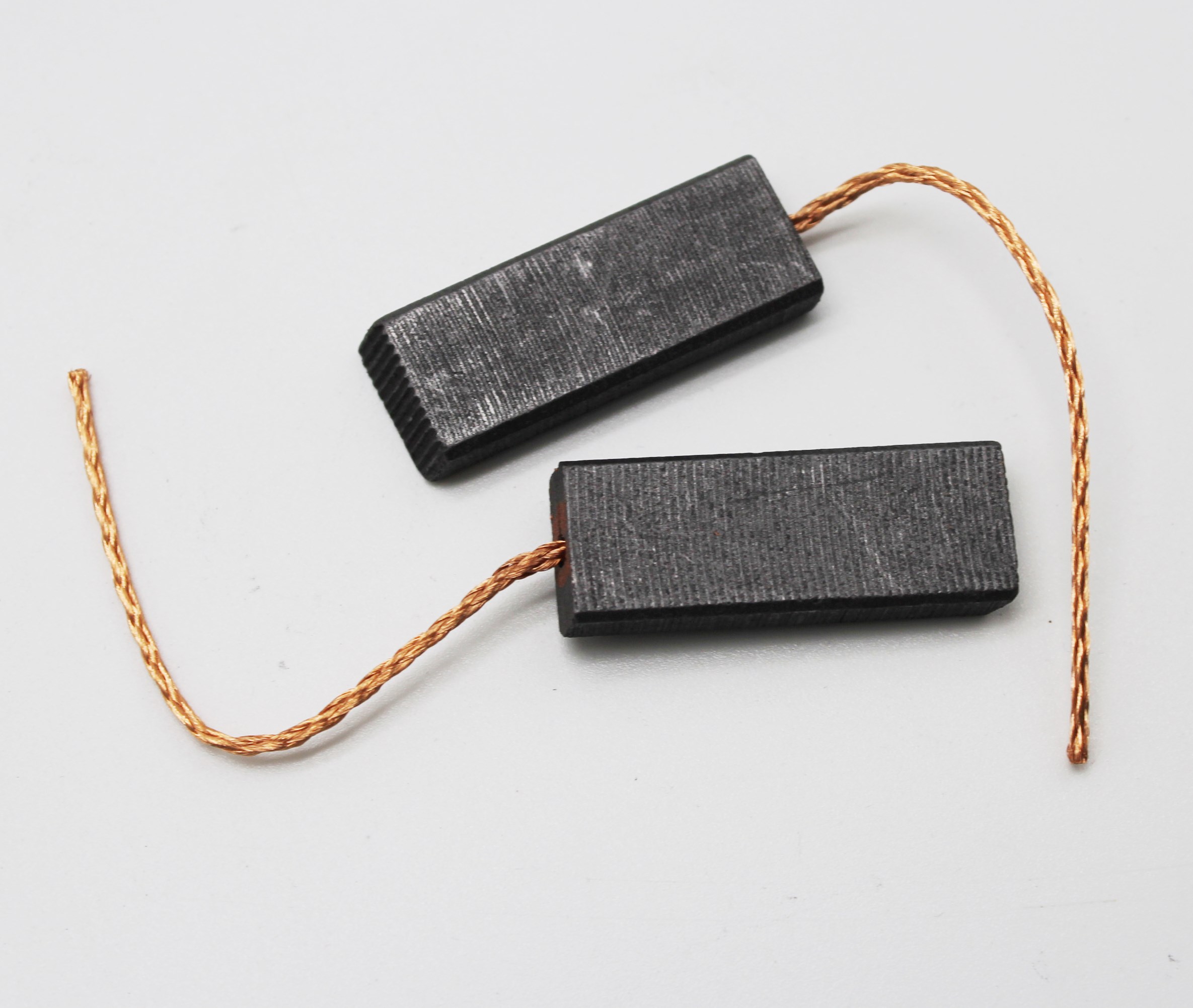 IG1507 Щетки мотора 5x13.5x35, L-65mm -2шт.,зам.10658033, С024, CAR014UN, CAR024UN, 04go00c